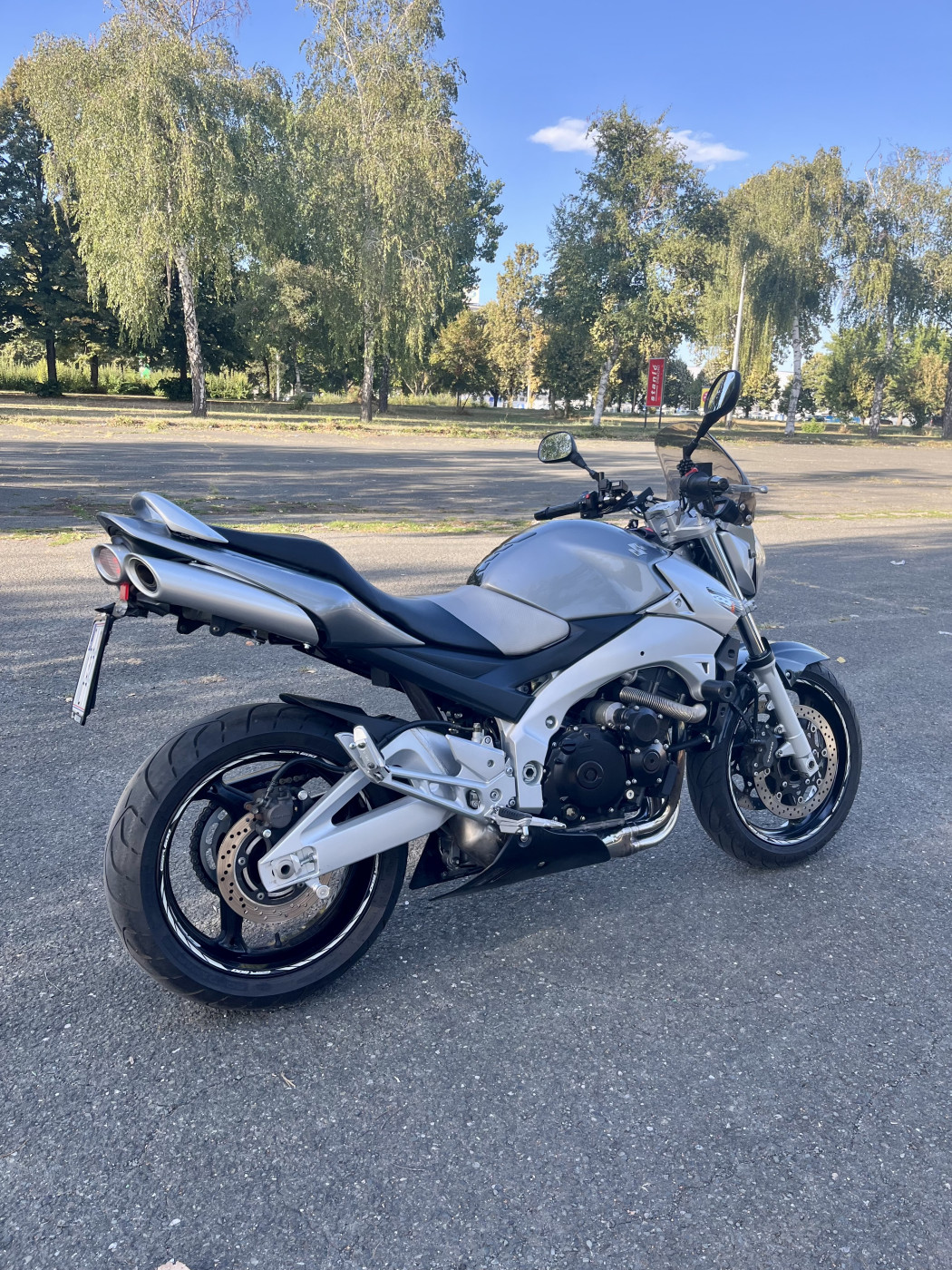 Suzuki GSR 600