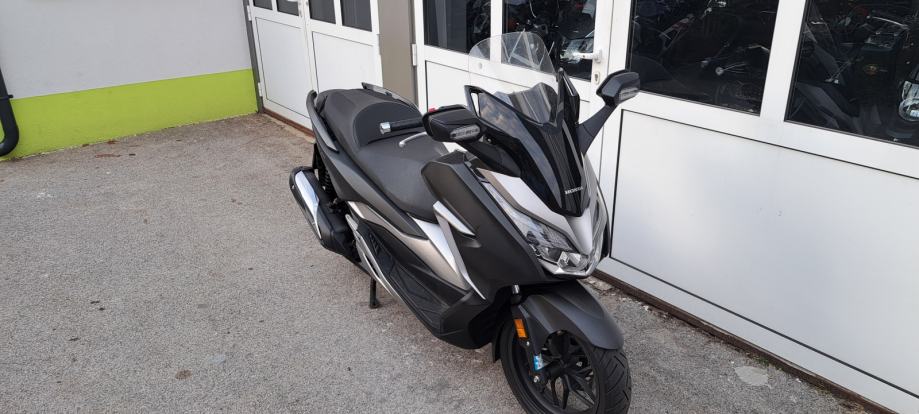 Honda FORZA 300, 14.323 km, garancija, 2020 god.