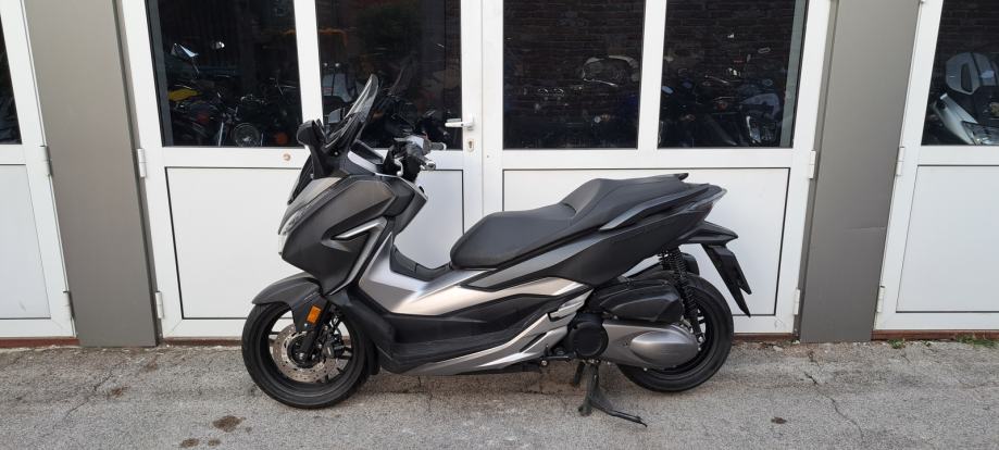 Honda FORZA 300, 14.323 km, garancija, 2020 god.