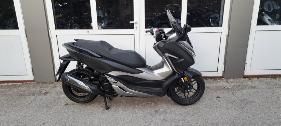 Honda FORZA 300, 14.323 km, garancija, 2020 god.