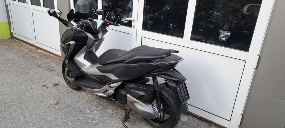 Honda FORZA 300, 14.323 km, garancija, 2020 god.