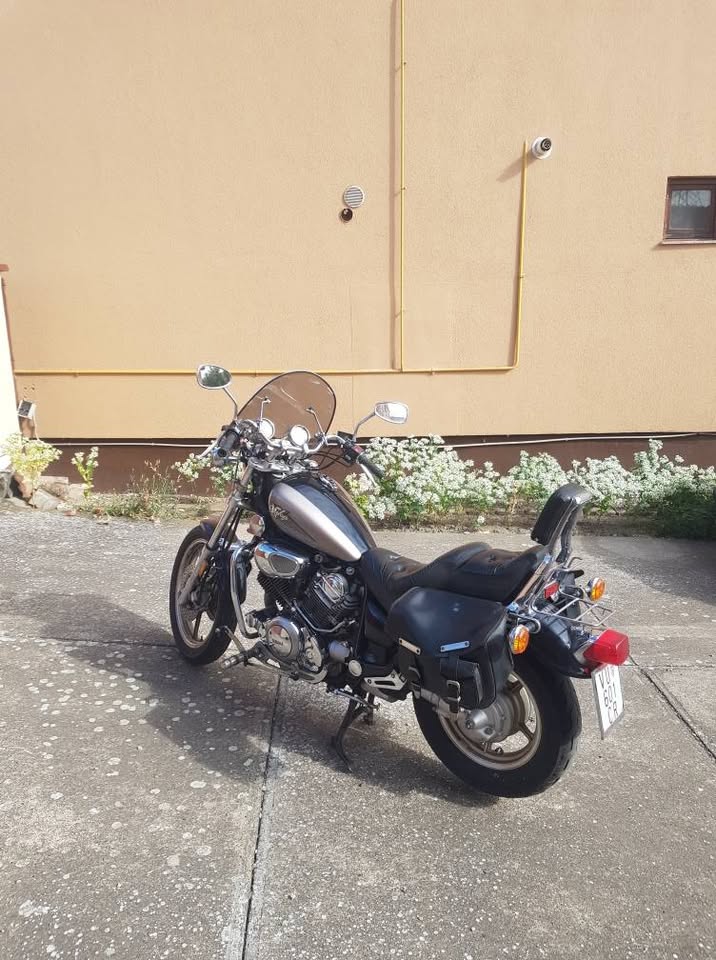 Yamaha XV750 Virago