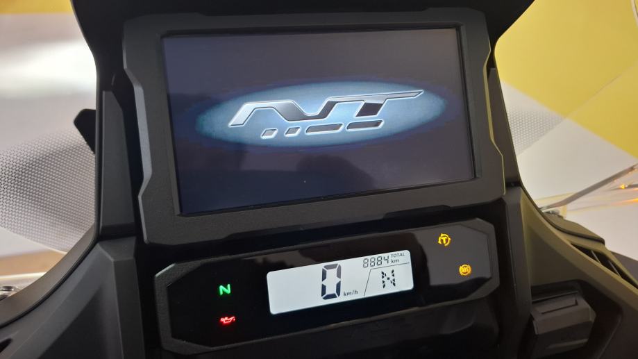 Honda NT1100 DCT, 8.884 km, kao nov, garancija, 2022. god.