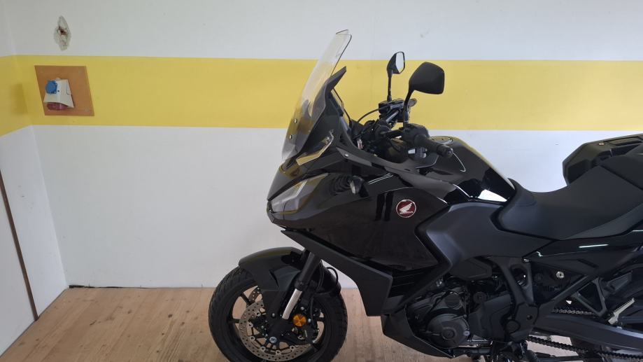 Honda NT1100 DCT, 8.884 km, kao nov, garancija, 2022. god.