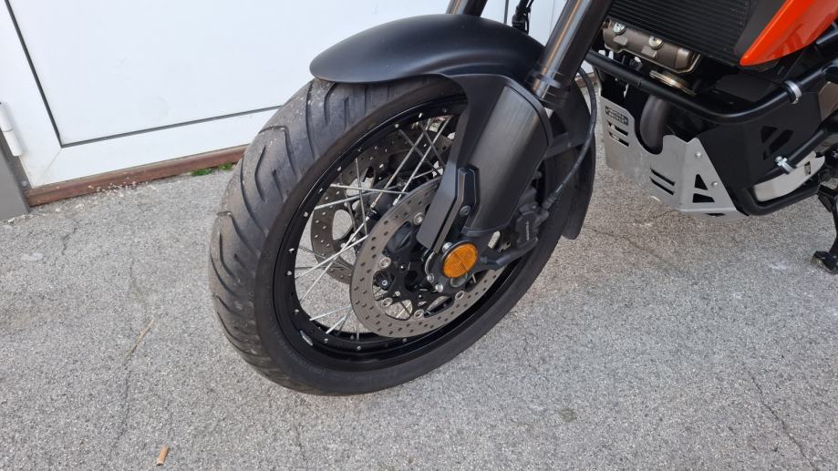 Suzuki DL 1050 XT, 12.318.km, full oprema, garancija, 2022. god.