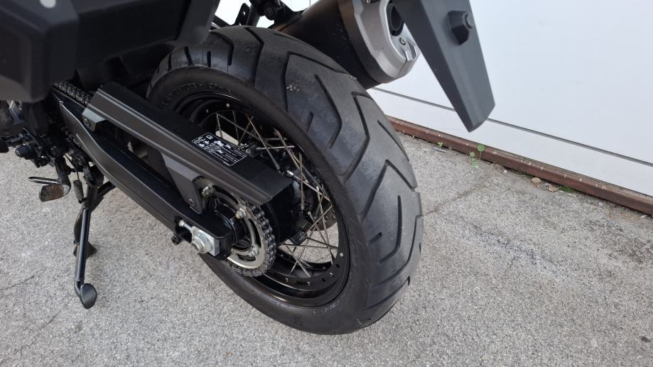 Suzuki DL 1050 XT, 12.318.km, full oprema, garancija, 2022. god.