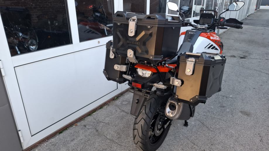 Suzuki DL 1050 XT, 12.318.km, full oprema, garancija, 2022. god.